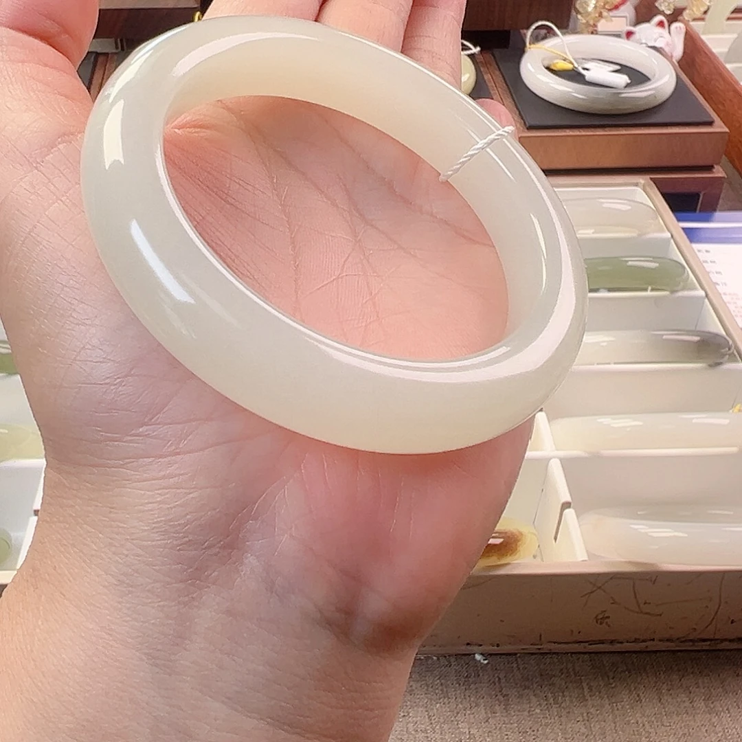 和田玉未镶嵌手镯