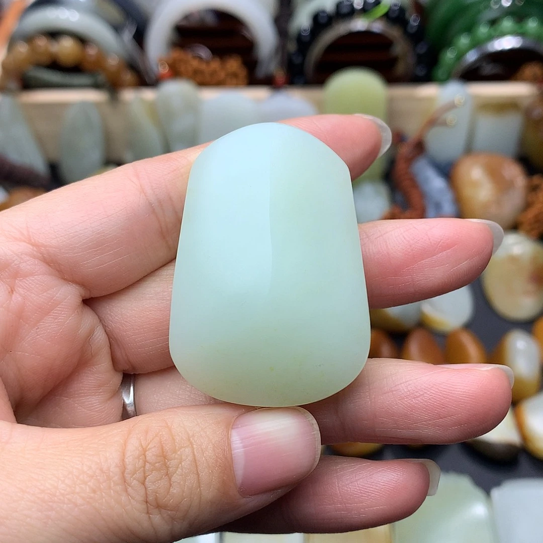 宁***一和田玉未镶嵌颈饰