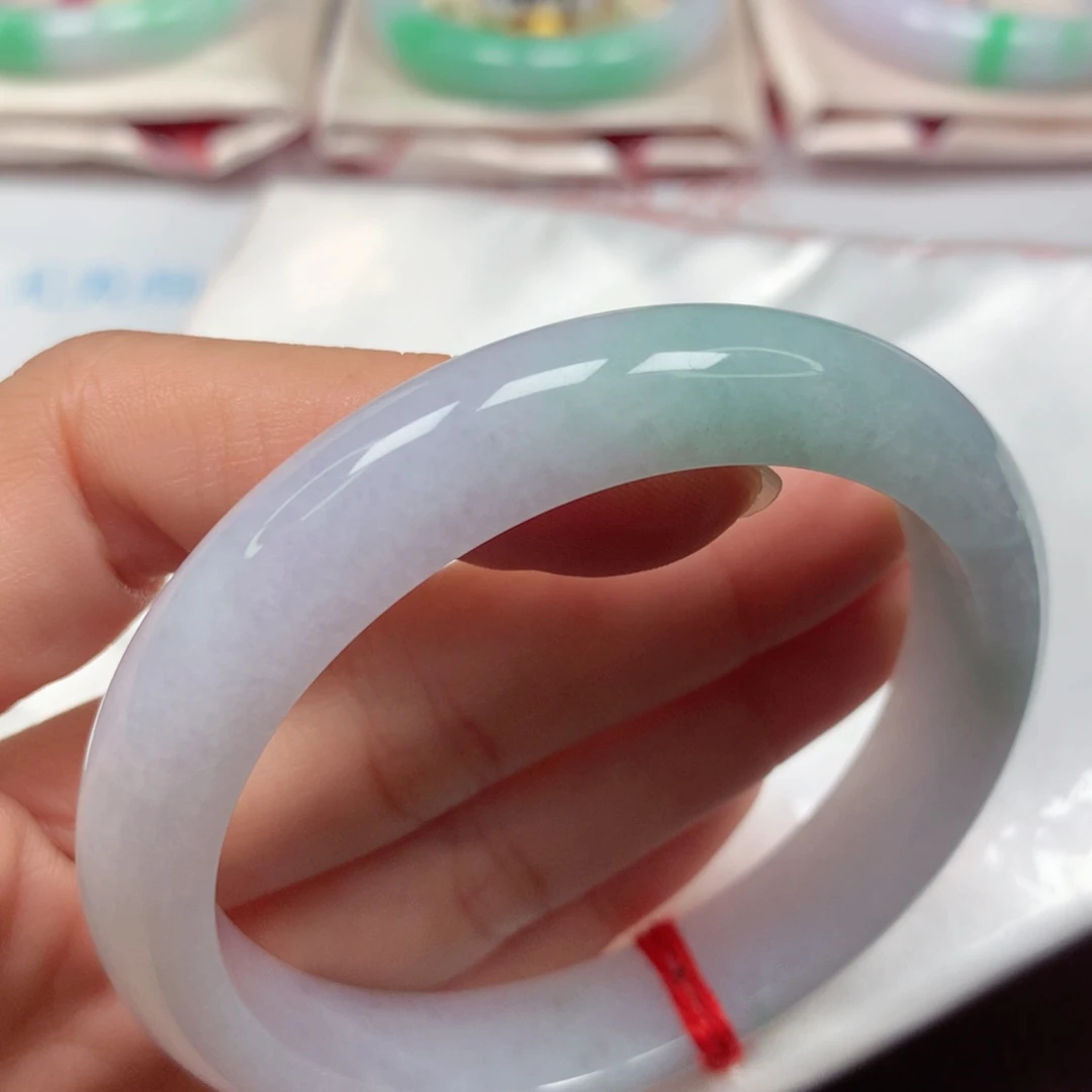 翡翠未镶嵌手镯细糯淡春彩5657