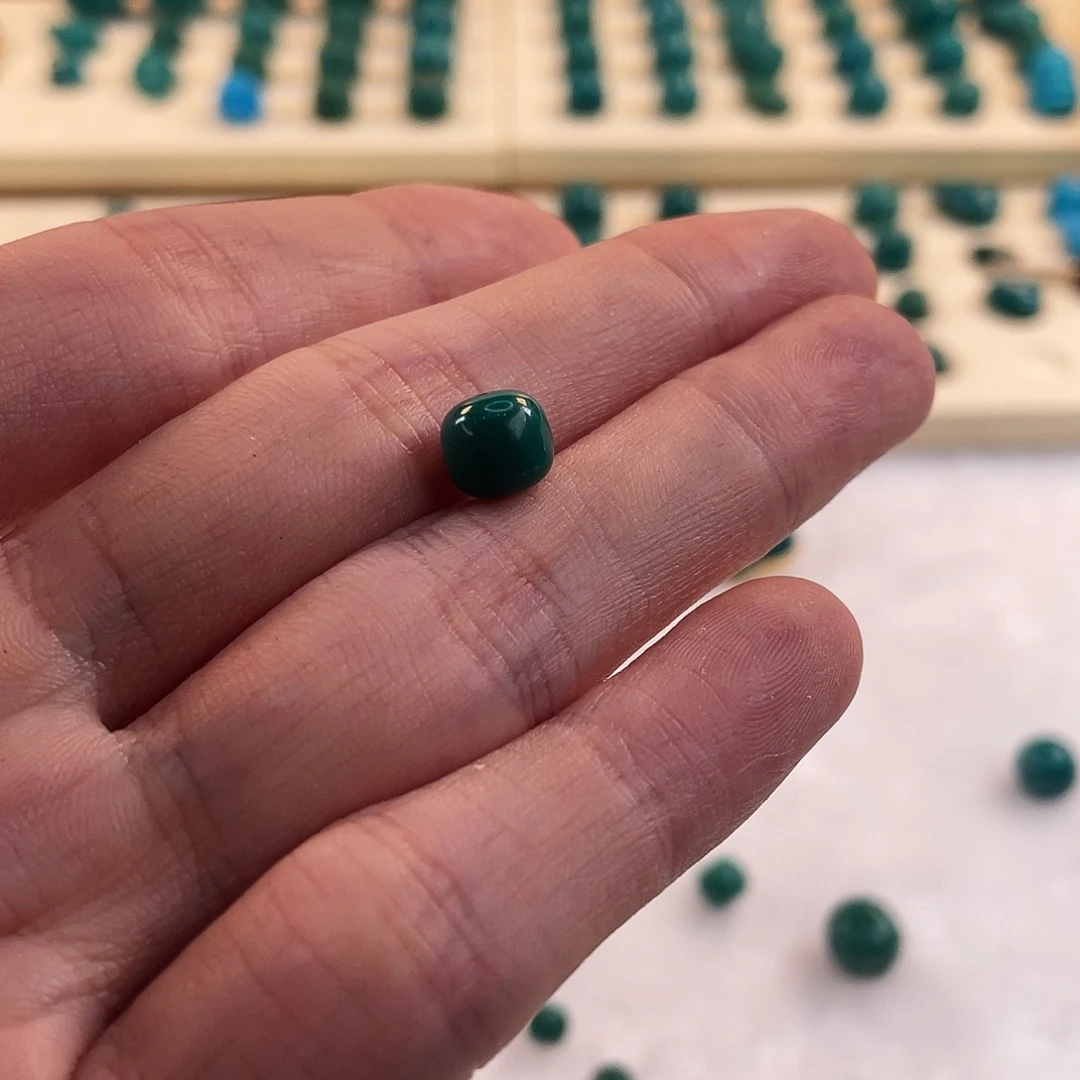 宇***）绿松石未镶嵌颈饰