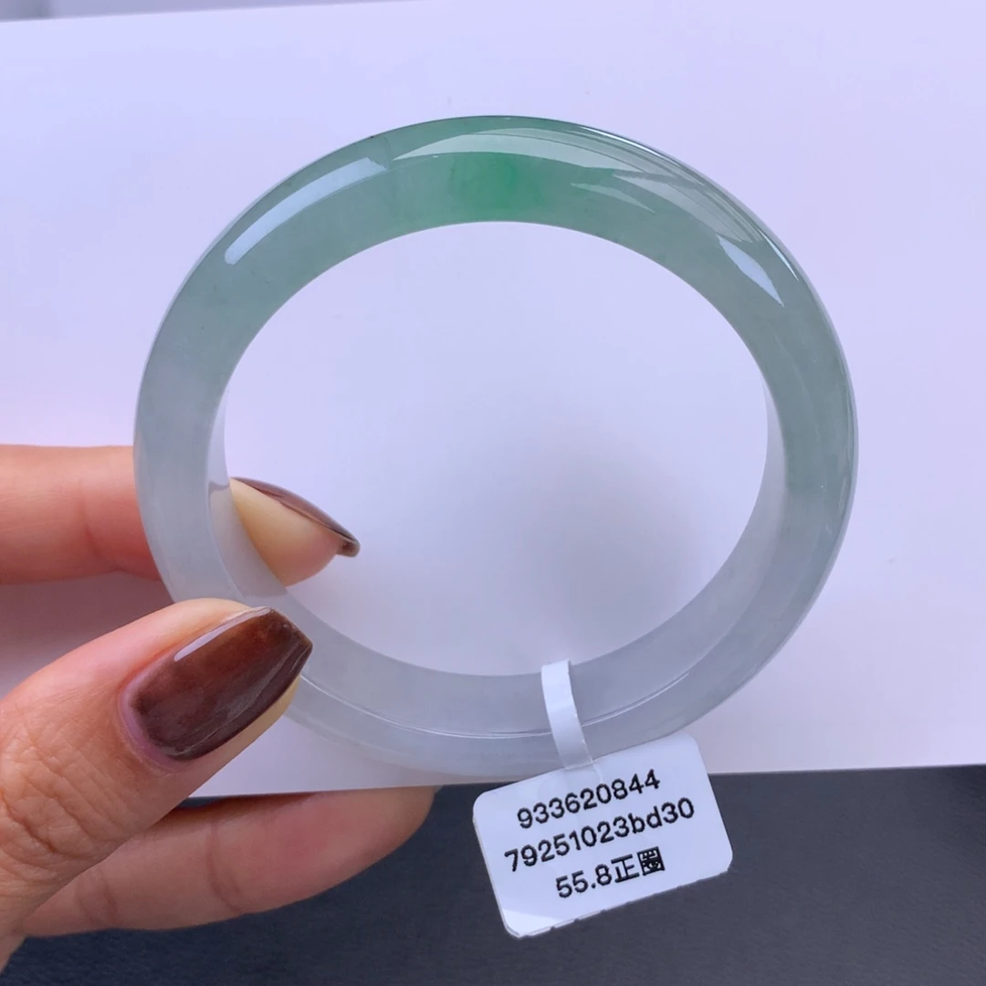 翡翠未镶嵌手镯冰飘绿渐变手镯（有纹）