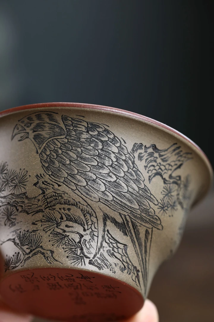 南柯记 | 原矿蟹壳青粉浆底槽清全手工精刻松鹰主人杯100cc