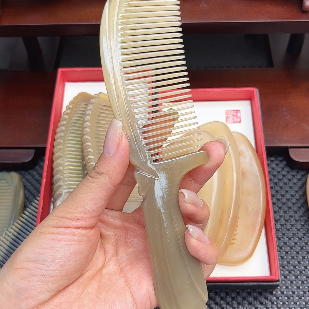 纯手工制作纯牛角梳子