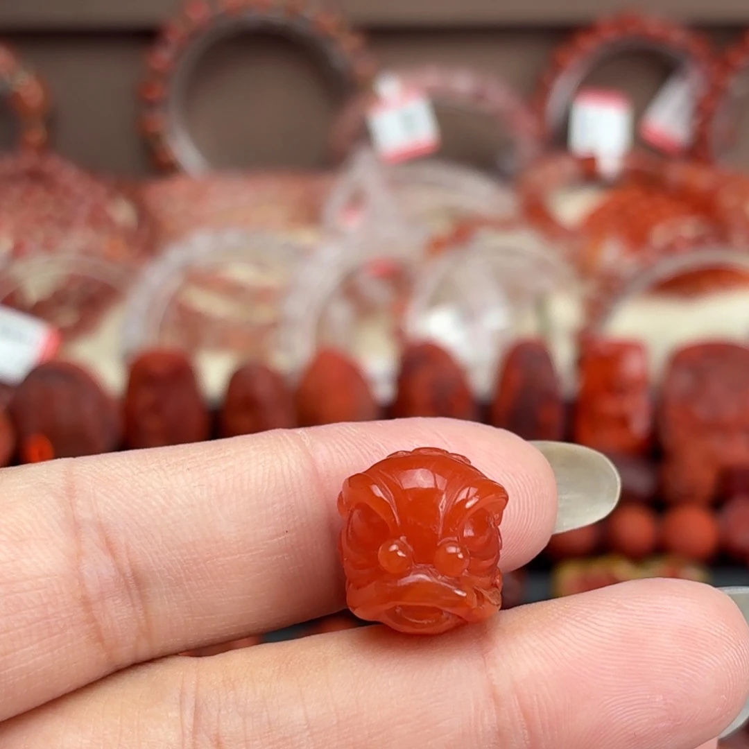 ****D南红玛瑙未镶嵌颈饰醒狮头