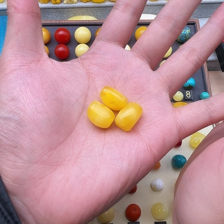 琥珀未镶嵌裸石金绞蜜