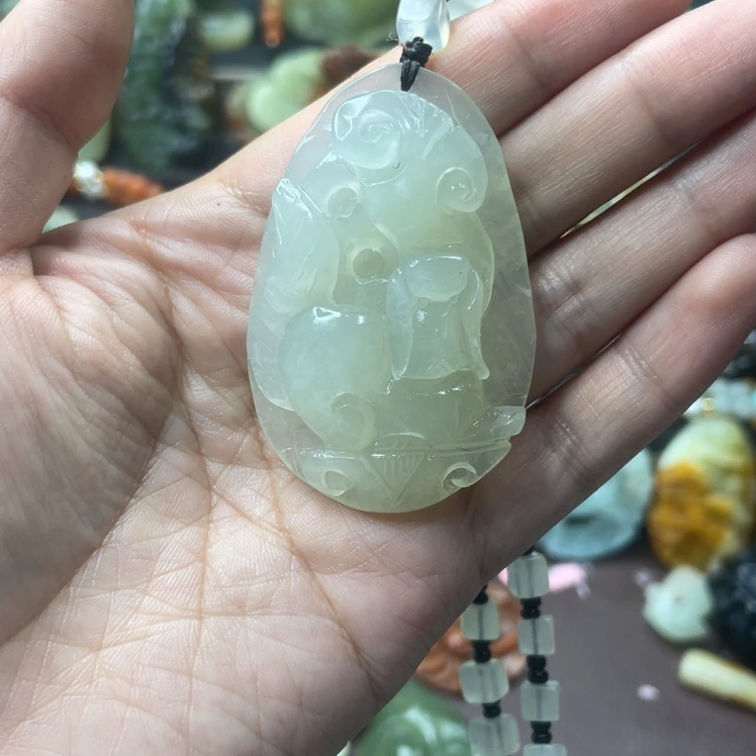 蛇纹石玉未镶嵌颈饰