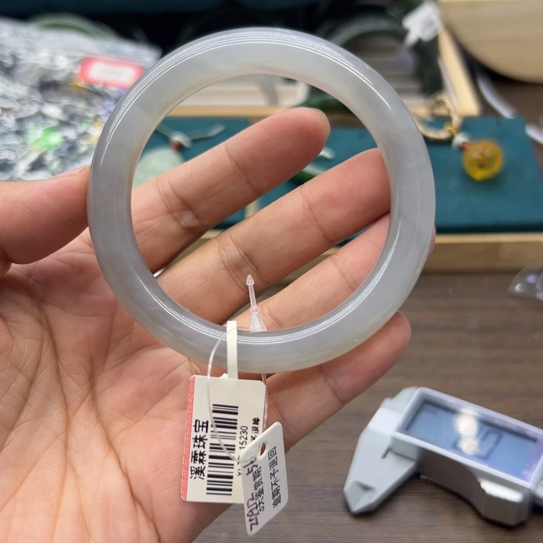 妮***妮和田玉未镶嵌手镯56圈围921瑕