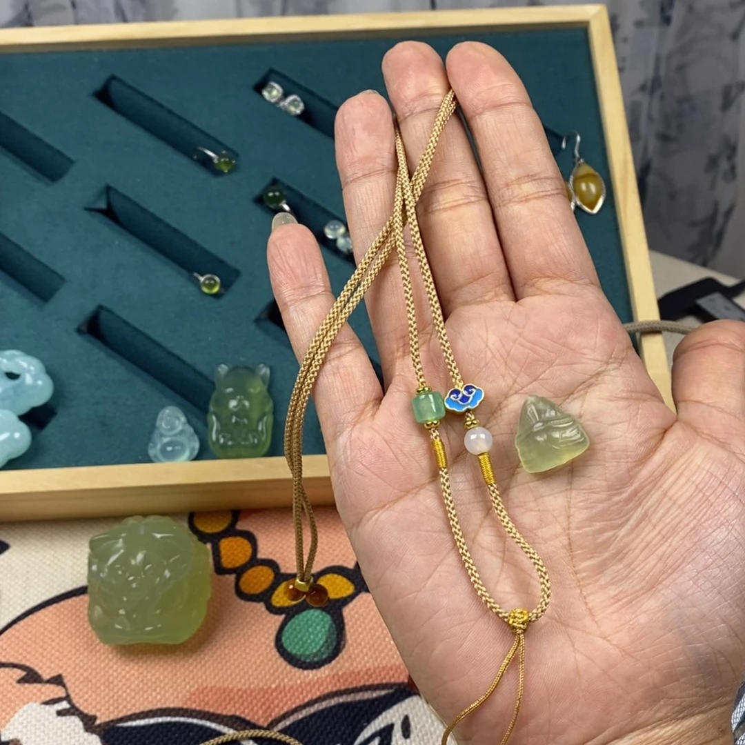 岫玉颈饰未镶嵌岫玉