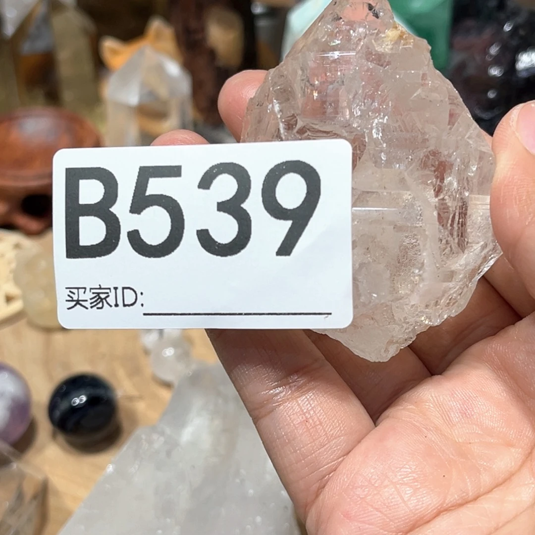 未镶嵌珠宝半成品水晶?****贝多样性发其一微瑕