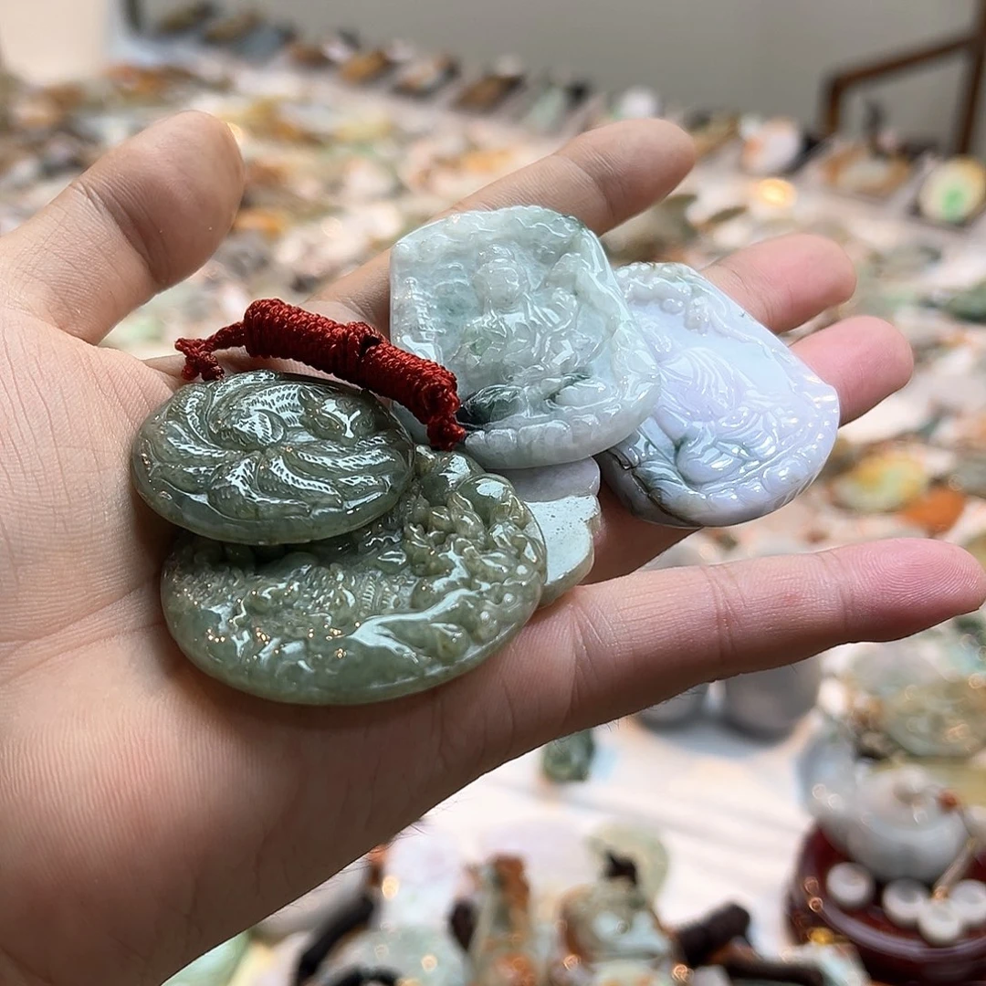 福***翡翠未镶嵌颈饰挂件