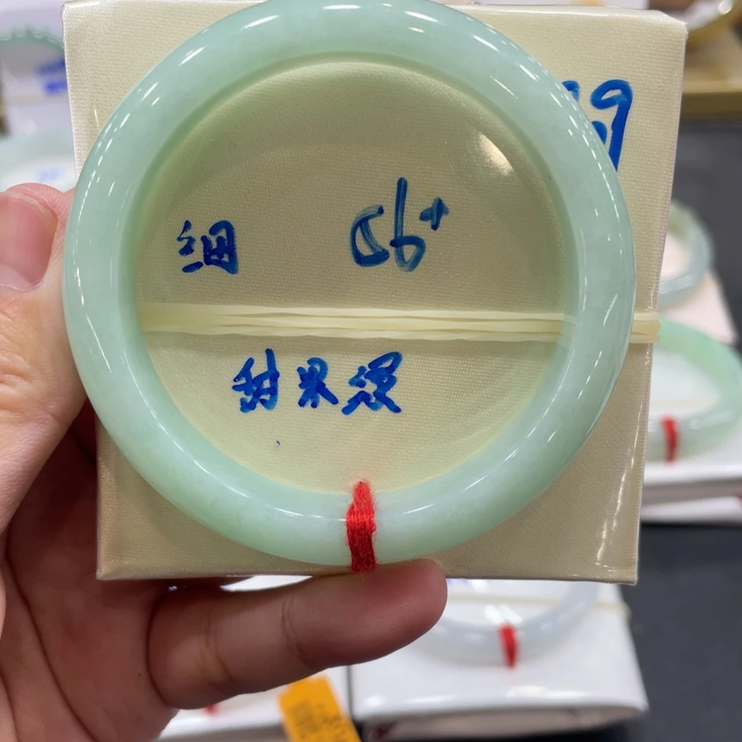 翡翠手镯未镶嵌，翡翠手镯