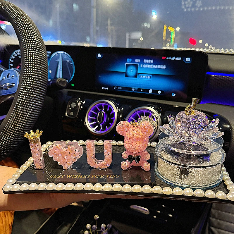 汽车香薰小熊摆件车载香水可爱装饰品车上中控台车内饰品用品大全