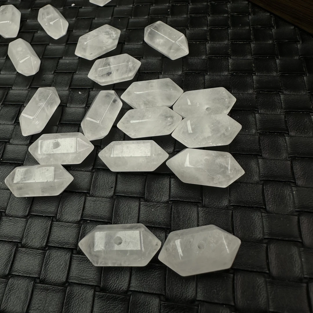 【东海水晶】天然奶白晶双尖横通孔雕刻件Y301-多样性发其一