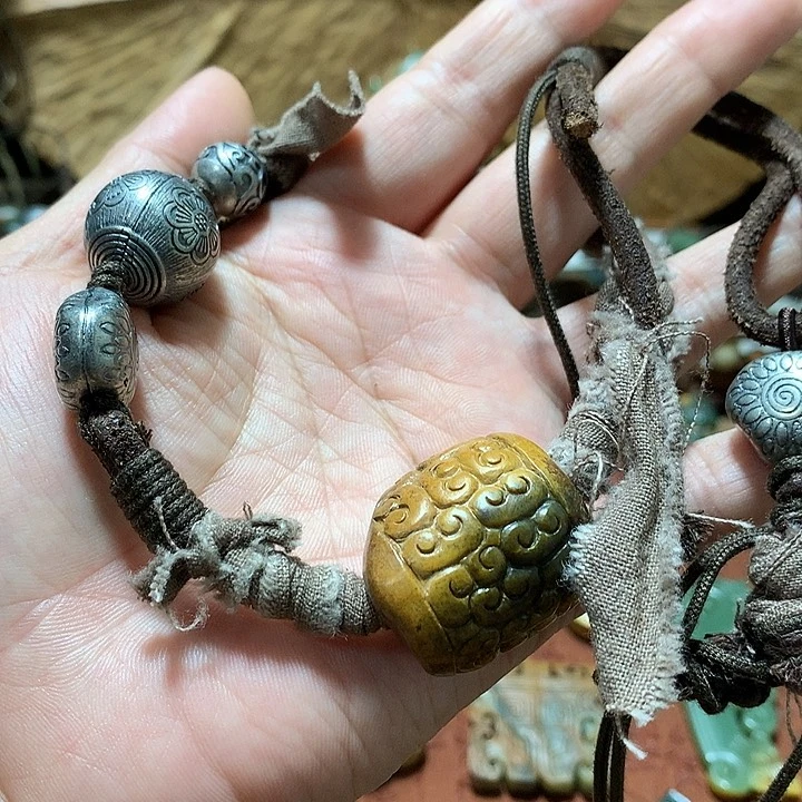 未镶嵌岫岩河磨玉（透闪石质玉）挂件炫****装