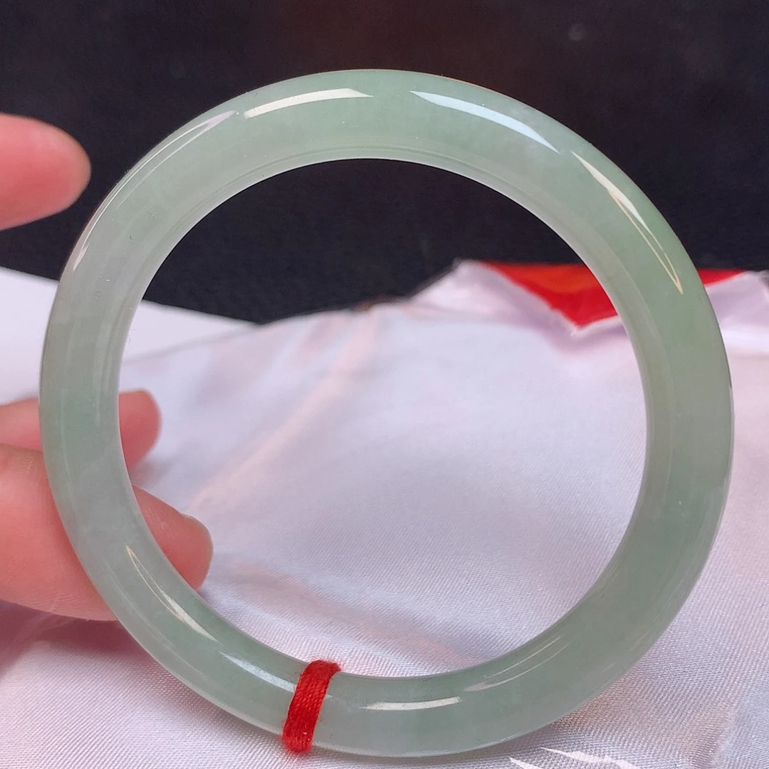 翡翠手镯（圆镯）未镶嵌云**轻53