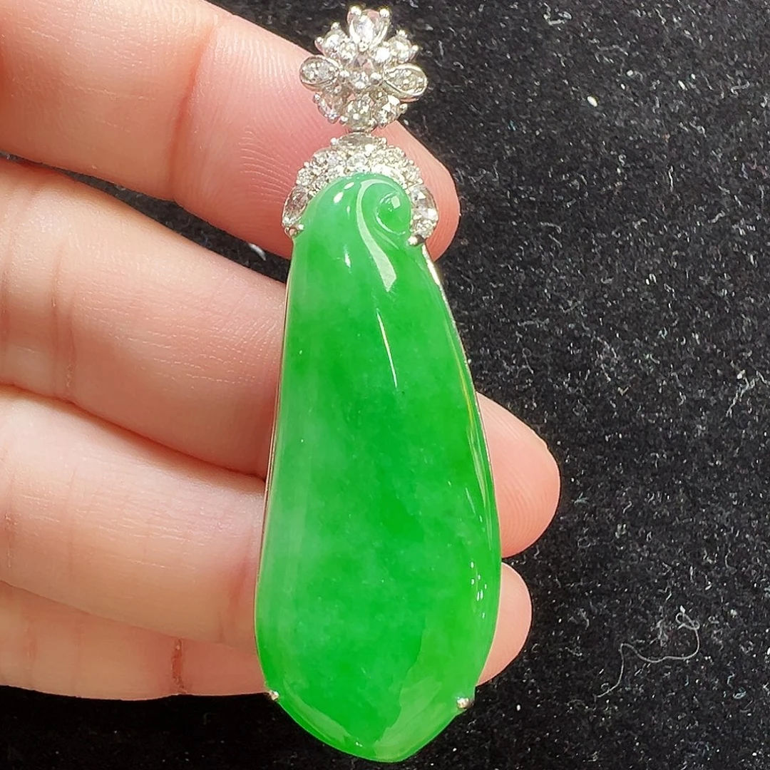 翡翠18K金镶嵌颈饰