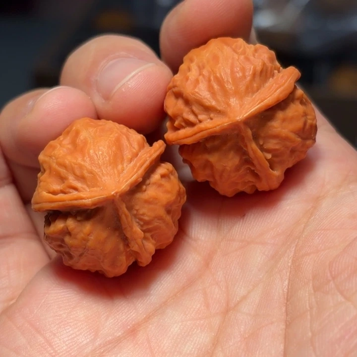 文玩核桃吊坠三棱7692