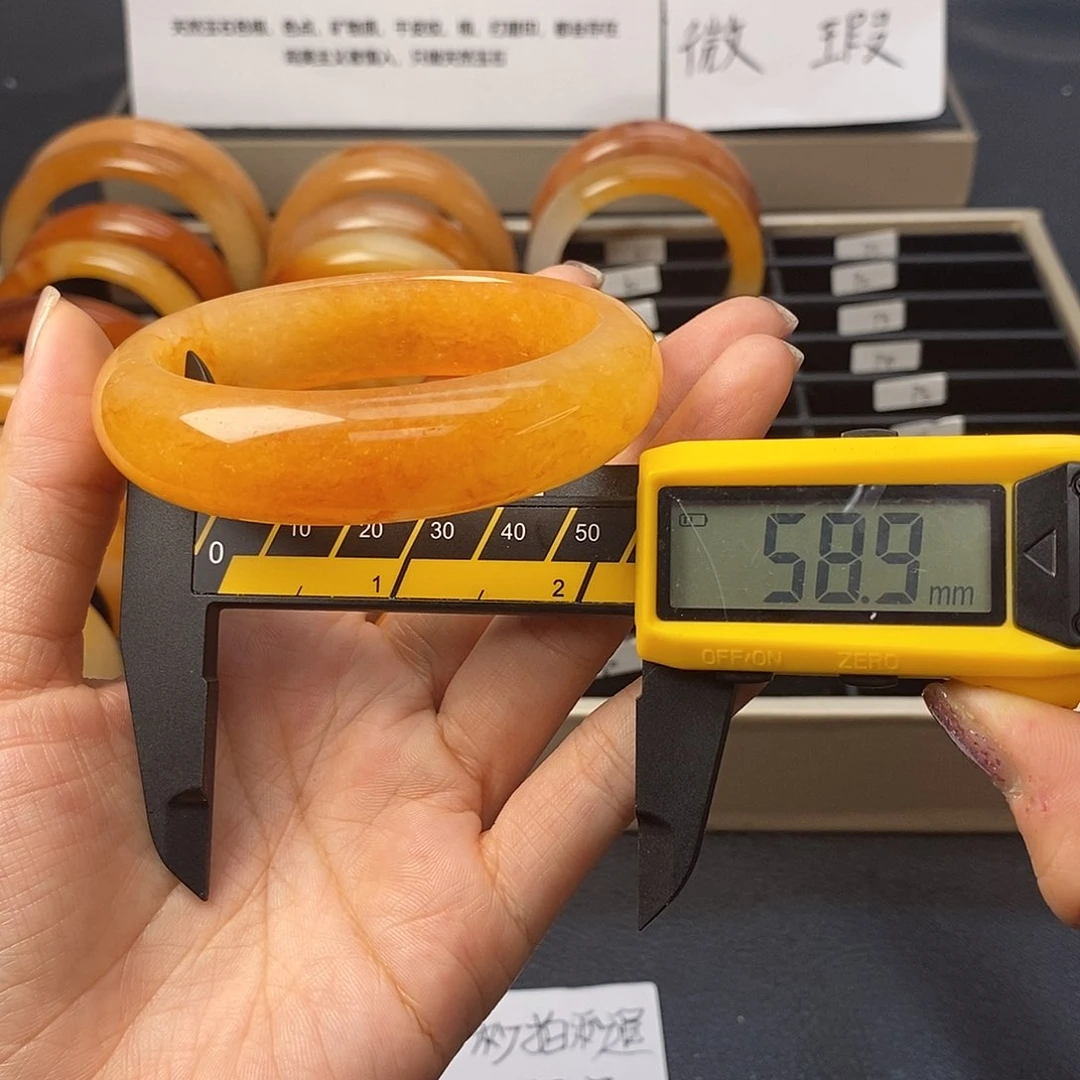 未镶嵌石英质玉（黄龙玉）手镯63号茄子山金沙老油红如血黄龙