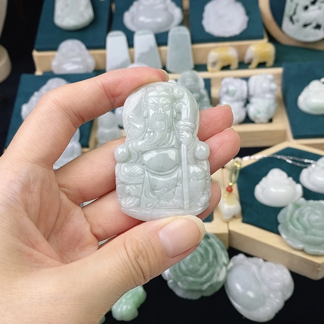 翡翠未镶嵌颈饰关公