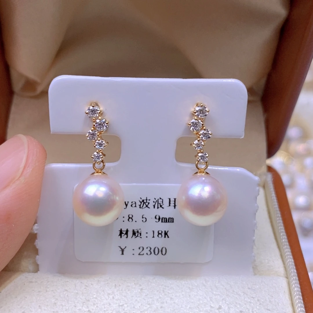 18K金镶嵌海水珍珠耳饰