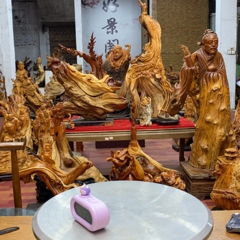 柏木龙**下太行崖柏根雕