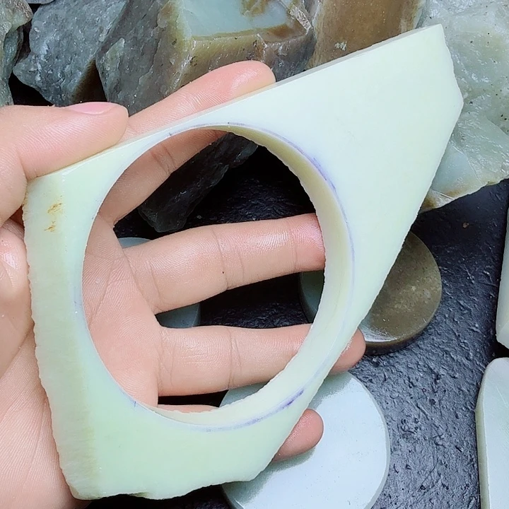未镶嵌和田玉（糖玉）珠宝奇石