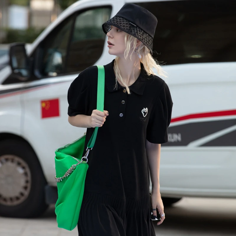 U/TI 小草莓泡泡袖设计感宽松黑色显瘦polo领透气吸汗短袖连衣裙