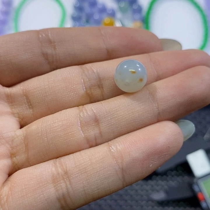 逢****翡翠散珠天然缅甸翡翠卡10.1