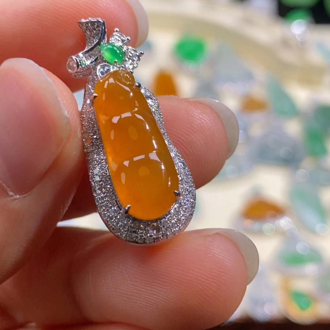 翡翠18K金镶嵌颈饰