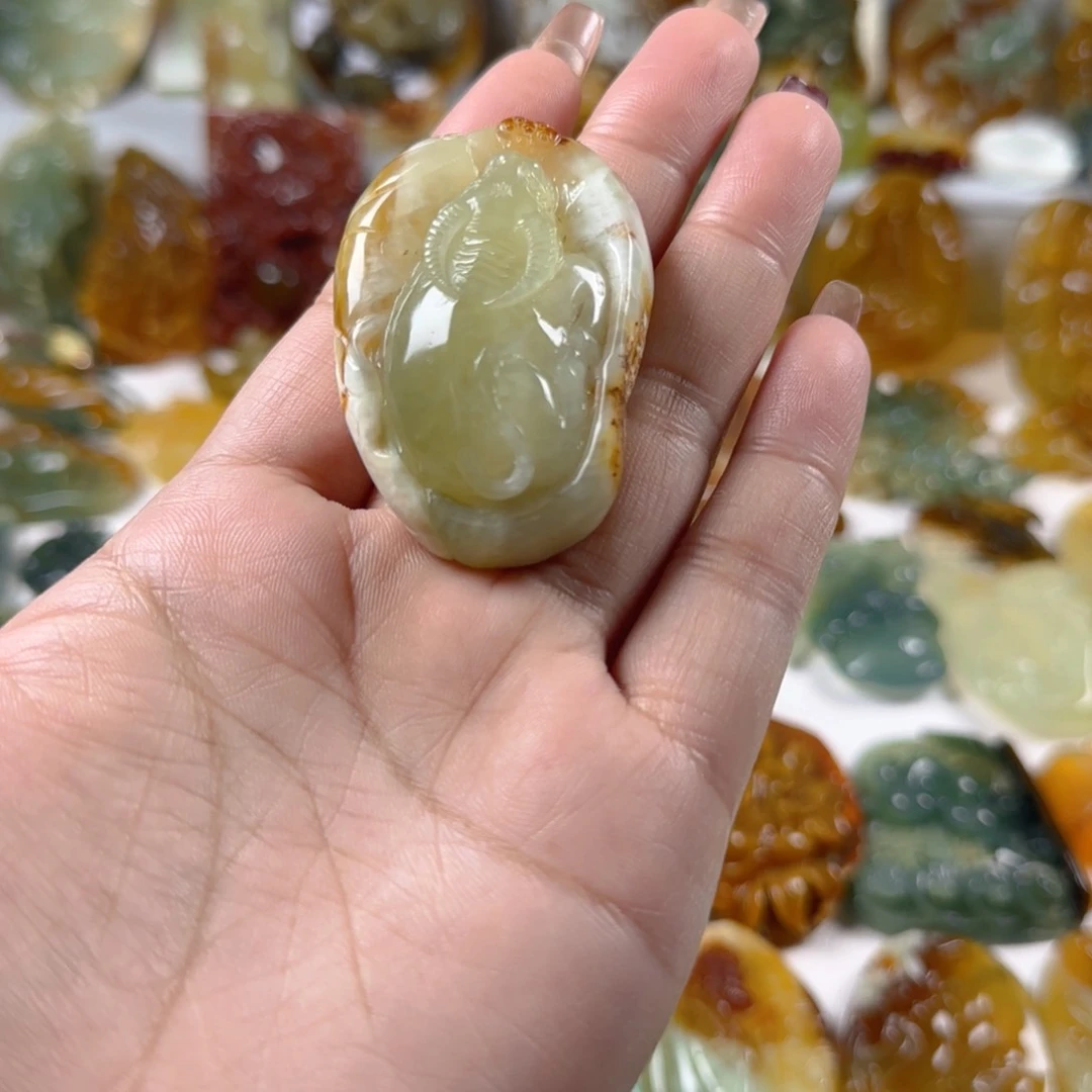 蛇纹石玉颈饰未镶嵌