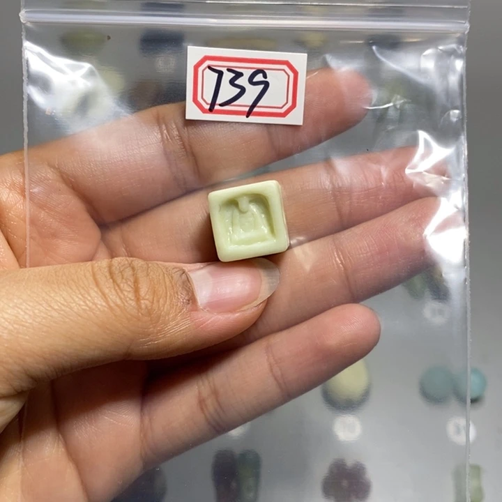 蛇纹石玉颈饰未镶嵌t****?