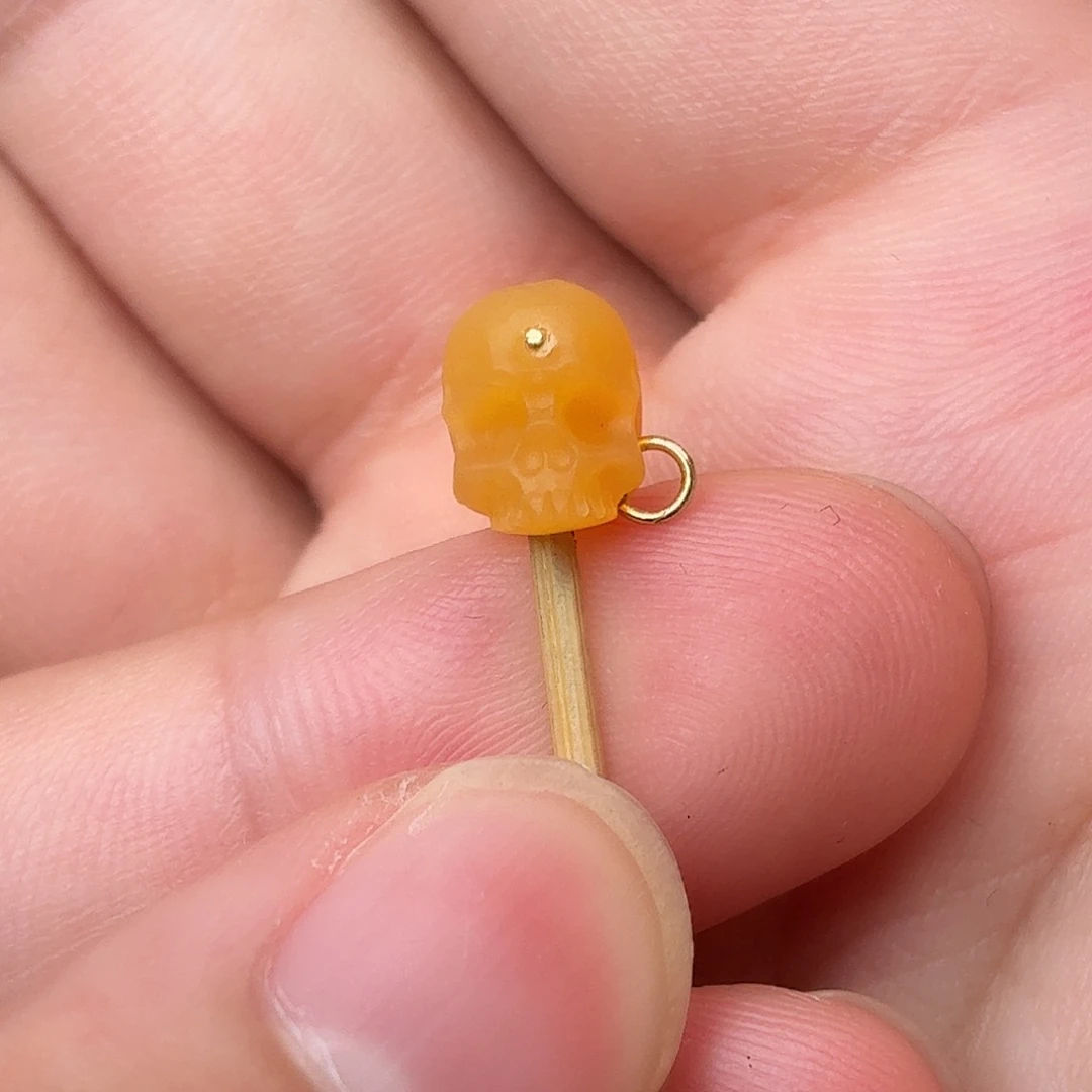玛瑙/玉髓未镶嵌配饰半额骷髅黄色