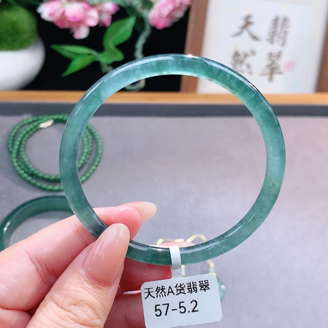 未镶嵌手镯（圆镯）翡翠