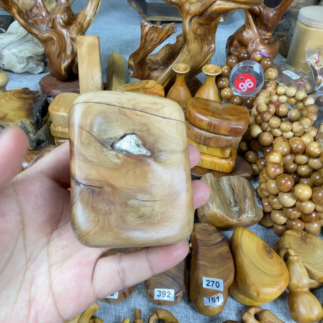 威***。柏木太行崖柏抱石手把有裂介意慎拍