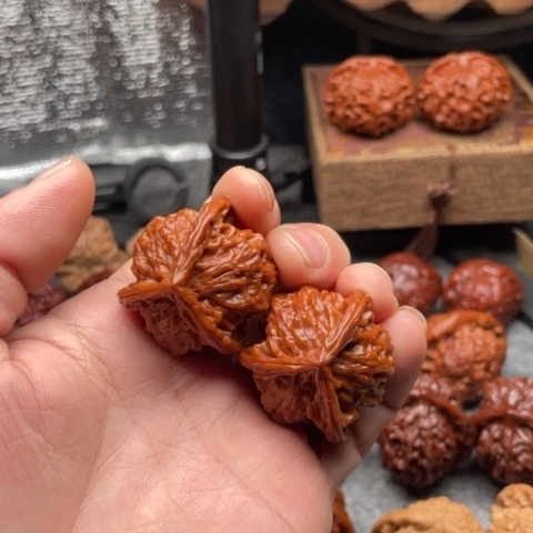 把件文玩核桃三棱38