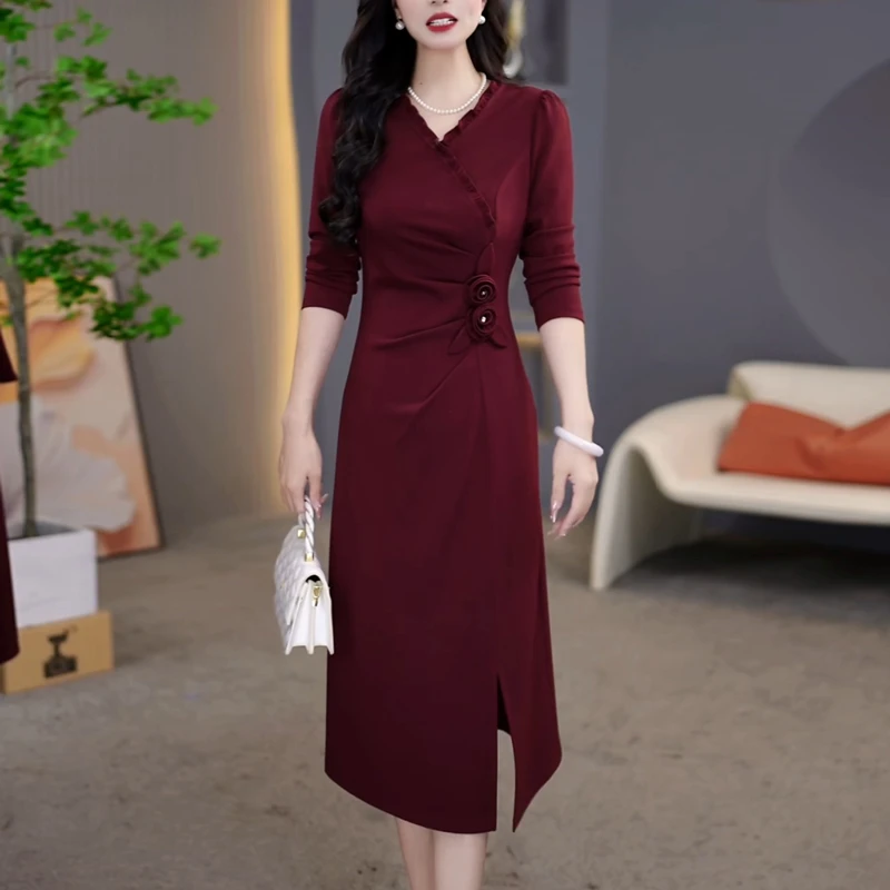 超好看红色连衣裙女2025新款秋季v领修身显瘦平时可穿婚宴装a字裙