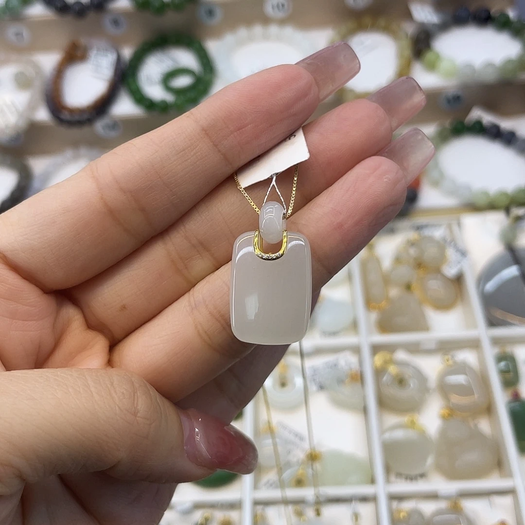 和田玉18K金镶嵌吊坠(赠链)