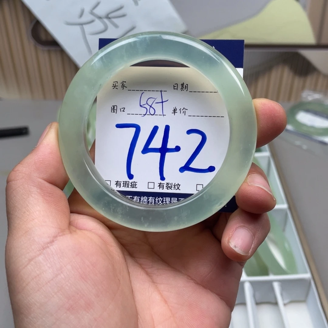 岫玉手镯手镯未镶嵌