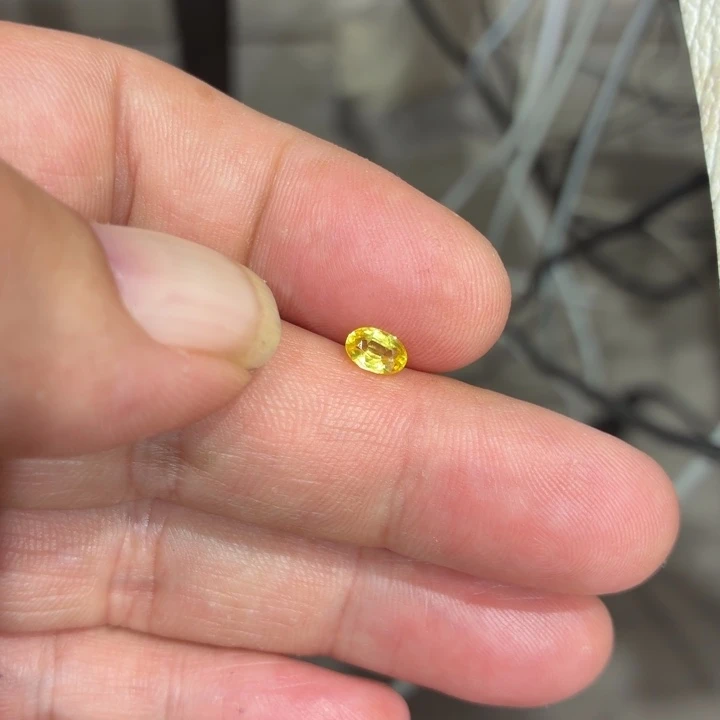 彩色蓝宝石裸石裸石68分