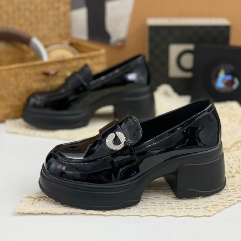 黑色漆皮乐福鞋女2025秋新款一脚蹬厚底增高百搭配裙子复古小皮鞋