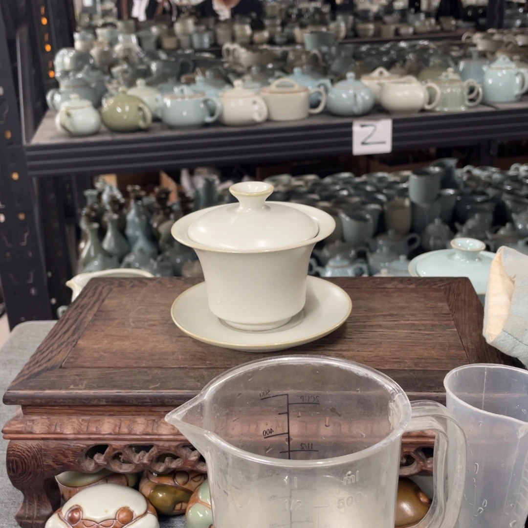 瓷片月白手拉支烧马蹄盖碗