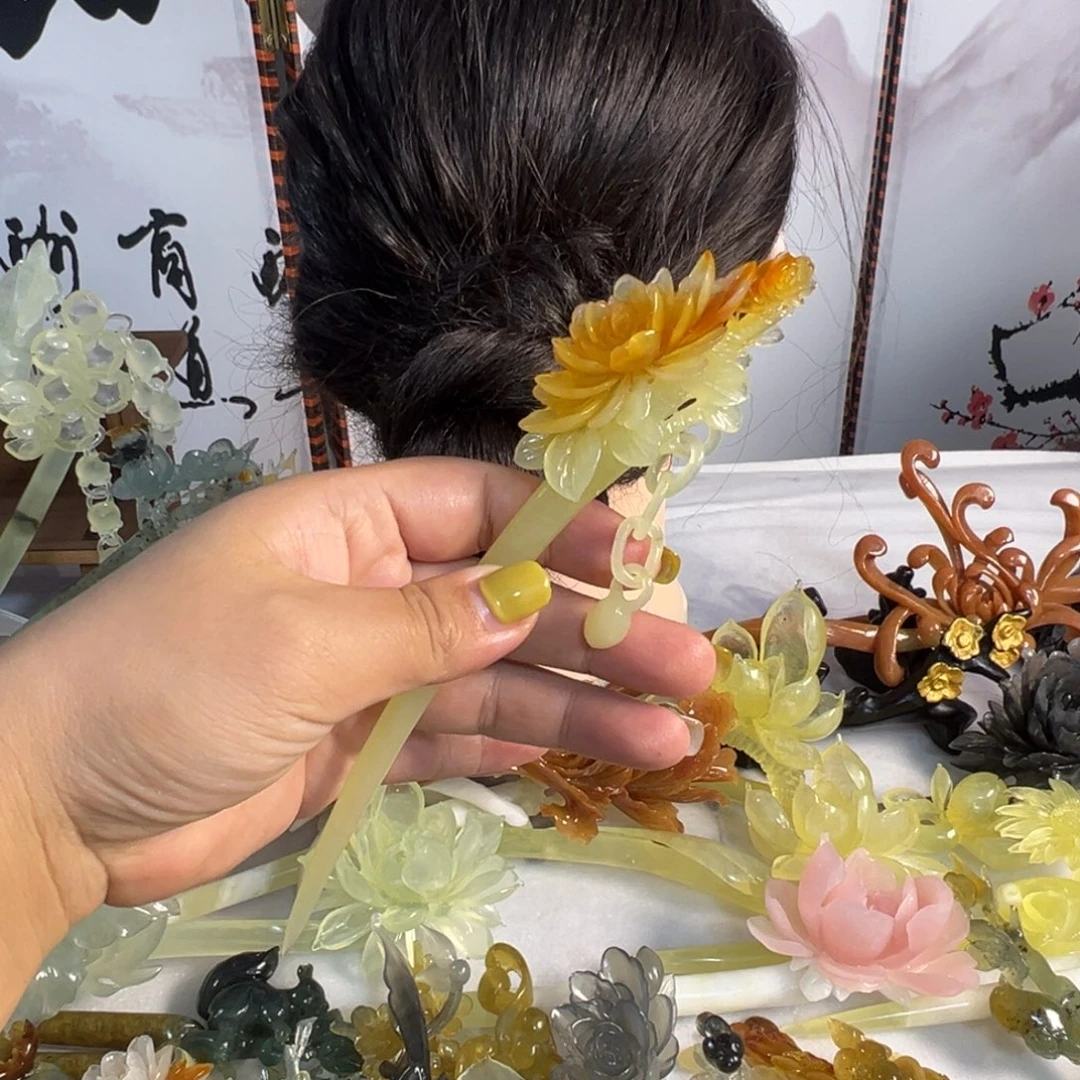 在***A定制蛇纹石玉毛货发饰