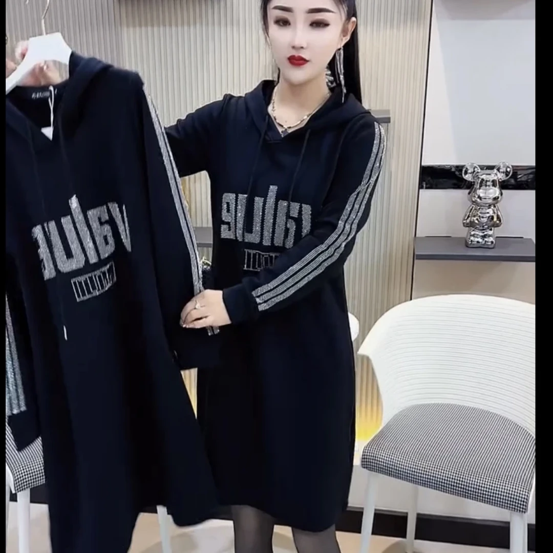 早秋长袖连帽A字形中长款连衣裙休闲时尚遮肉显瘦