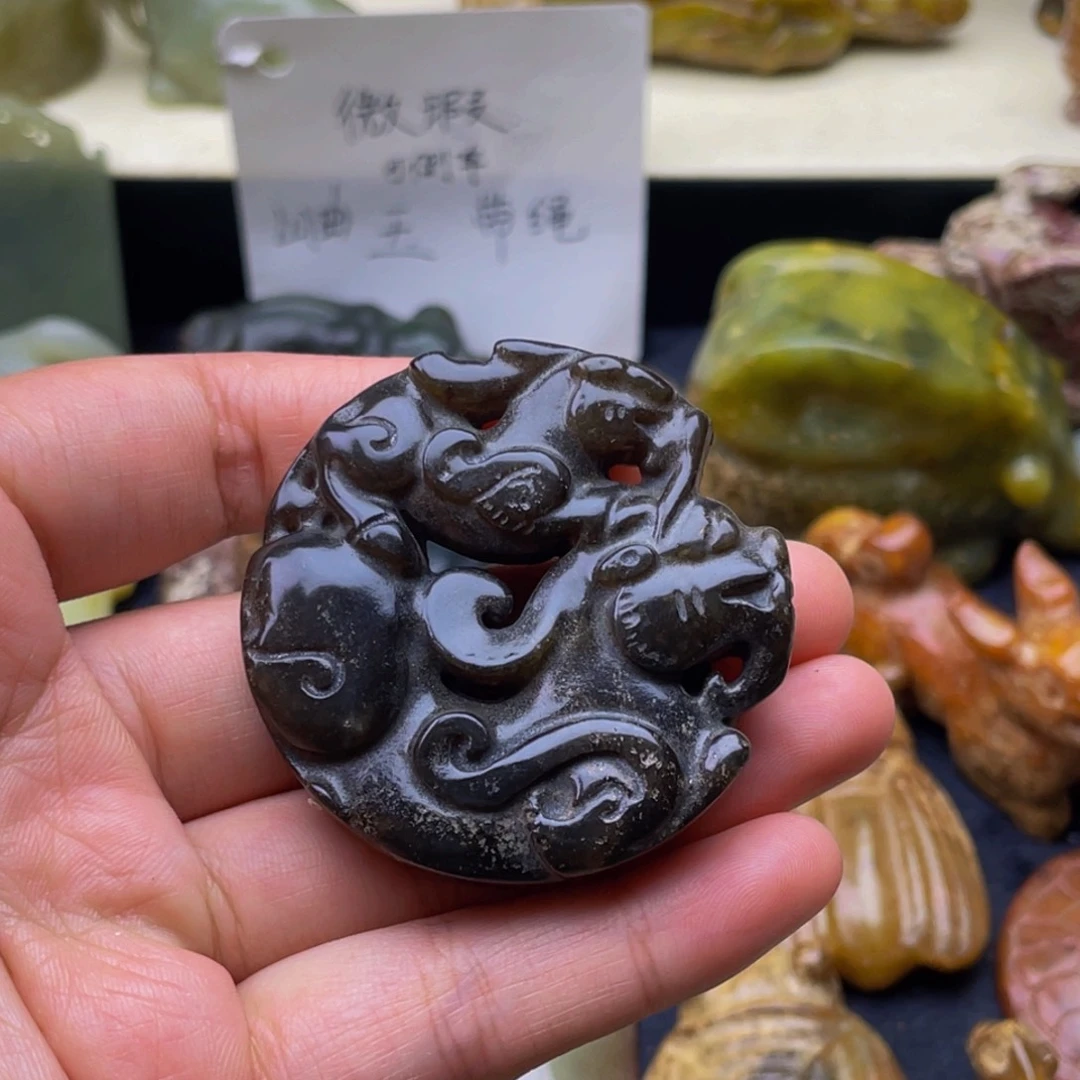 蛇纹石玉未镶嵌颈饰