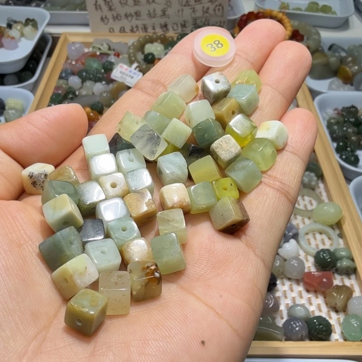 和田玉未镶嵌珠宝半成品