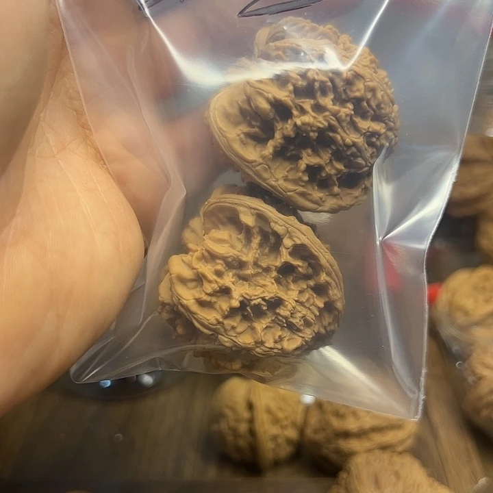 「***鑫桃核吊坠满天星核桃