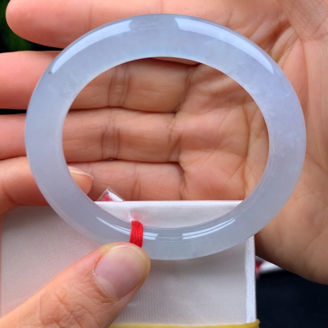 翡翠未镶嵌手镯白冰起光