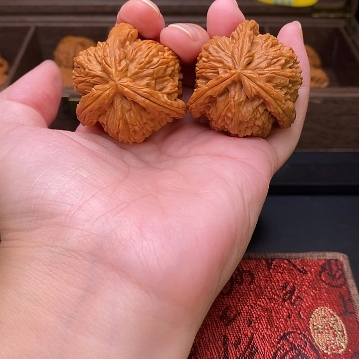 东***东把件文玩核桃白奔