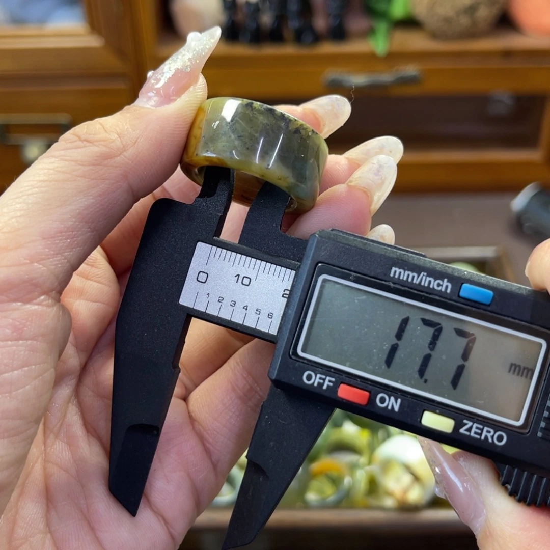 蛇纹石玉未镶嵌手镯瑕疵143