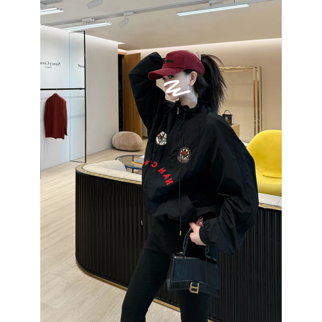 NancyCavally专柜款高密轻纸肌理感锦纶 运动机能风分割刺绣外套